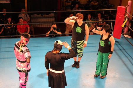 ２０１２ ７ ８ Osaka女子プロレス Gami 中川ともか Vs ポリスウ メン 救世忍者乱丸 レポート とあるプヲタの 仮