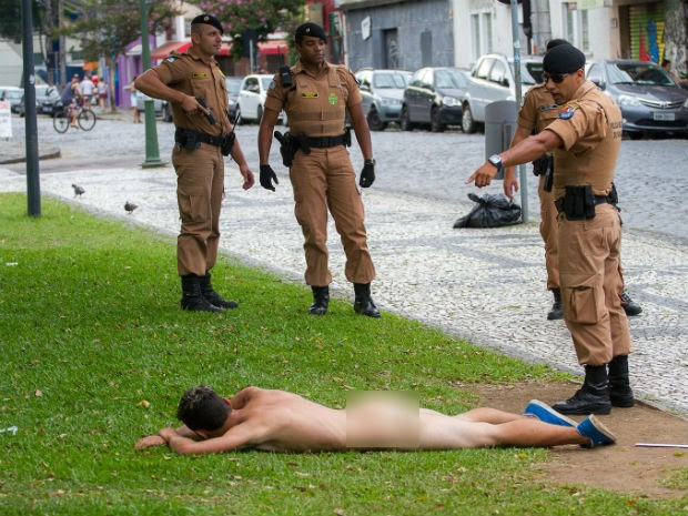 Testemunha diz que poucas pessoas perceberam o homem nu na rua (Foto: Julio Garrido/Arquivo Pessoal)