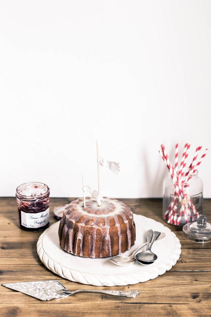 White chocolate grappa cake