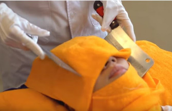 Μασάζ με μαχαίρια κρεοπωλείου - Το ακούσαμε και αυτό... [vid]