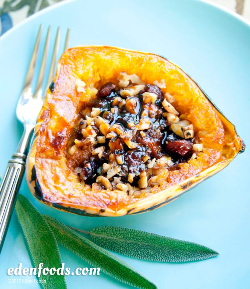 Outstanding medium acorn squash, sweet dumpling or delicata squash, cut in half  800 x 925 · 196 kB · jpeg