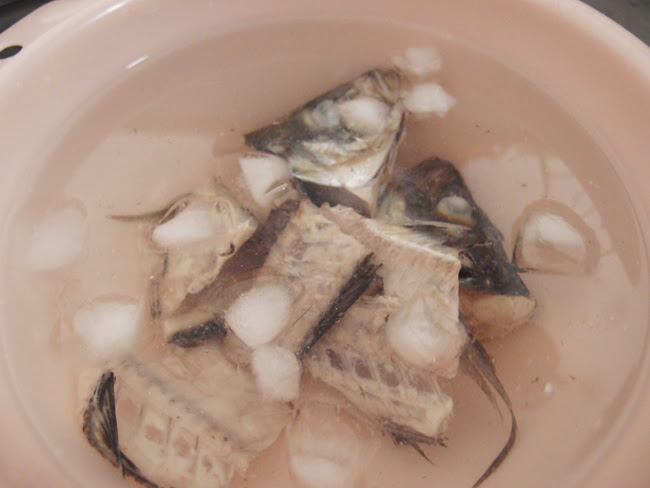 鯵のあら汁を作る 霜降りから煮出すまで 東京ウェブ人