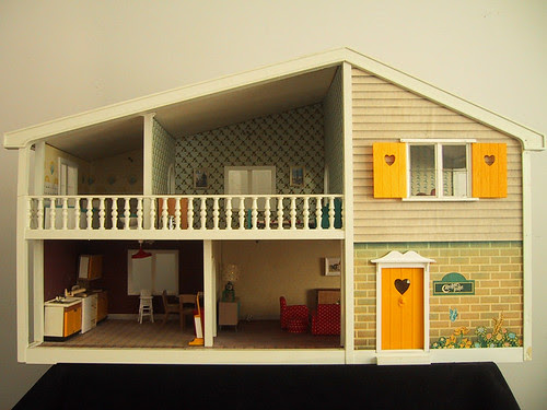 Vintage Caroline's Home dolls house