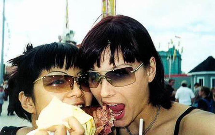 Girls with a Turkey Leg (37 pics)