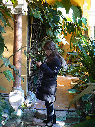 zoé au jardin.jpg