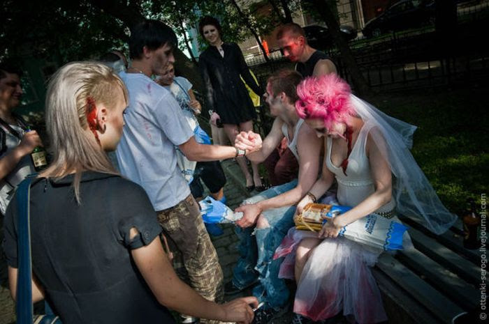 Zombie Wedding (44 pics)