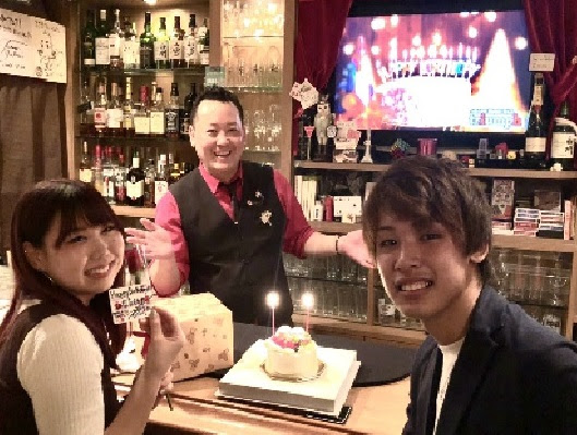 マジックバーで大阪の誕生日のサプライズを 心斎橋難波ミナミ マジックバー トライアンフ