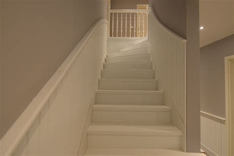 wandverkleidung holzpaneele treppenhaus