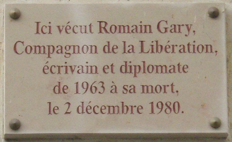 Fichier:Plaque Romain Gary, 108 rue du Bac, Paris 7.jpg