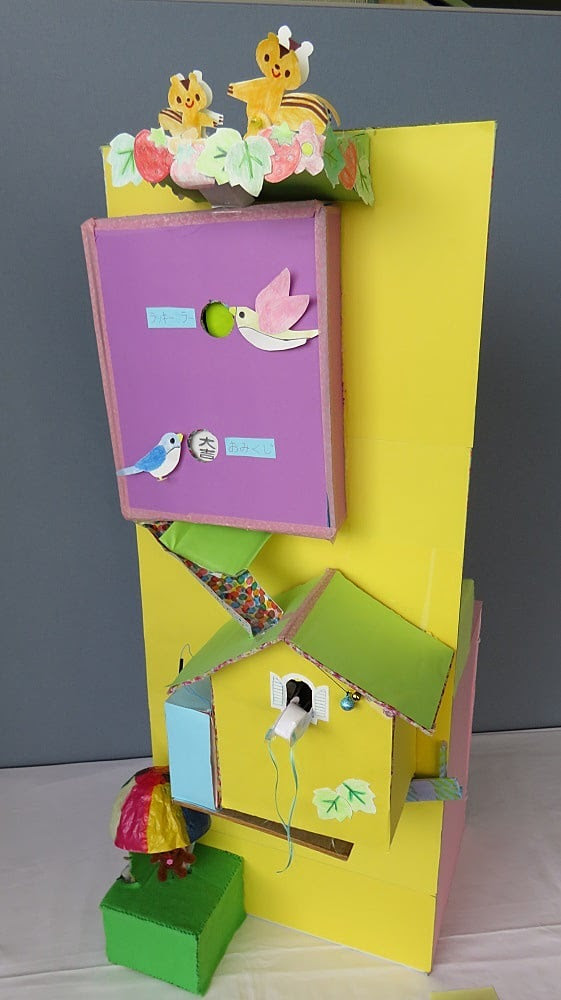 ころがる動く音がなる貯金箱