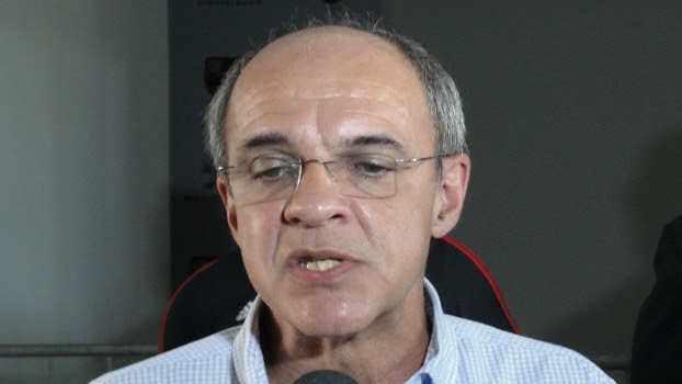 Presidente do Flamengo, Eduardo Bandeira de Mello, concede entrevista