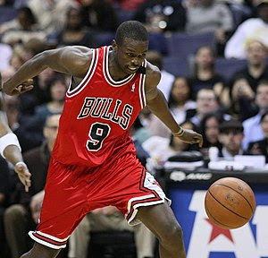English: Luol Deng playing with the Chicago Bulls