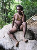 Papua – Mamberamo – Vano tribe – Stone axe maker