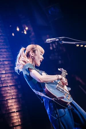 2ページ目 Scandalはなぜガールズバンドの頂点に 音楽を楽しむ姿勢に徹した ワールドツアー15 レポ Real Sound リアルサウンド