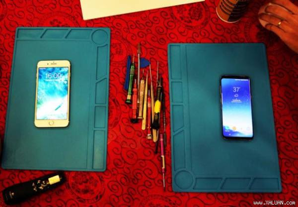 Smartphone mới nhất của Samsung tiếp tục đem ra mổ xẻ. Lần này là so sánh khả năng sửa chữa và thay thế đối với iPhone 7 của Apple.