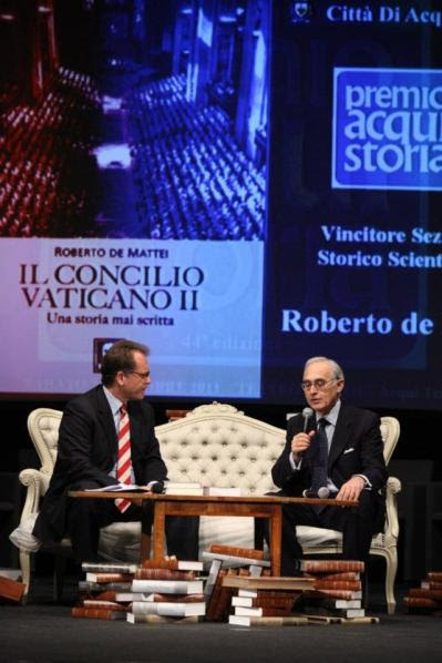 Por sua obra, De Mattei recebeu o prêmio 'Acqui Storia', o mais prestigioso reconhecimento da Europa dedicado à História.