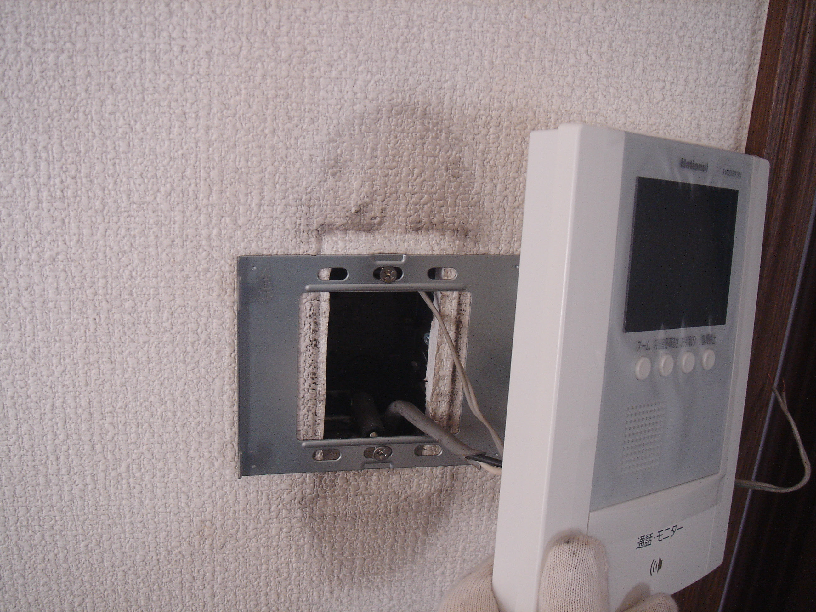 壁紙の汚れは消しゴムで 電気屋さんのひとりごと