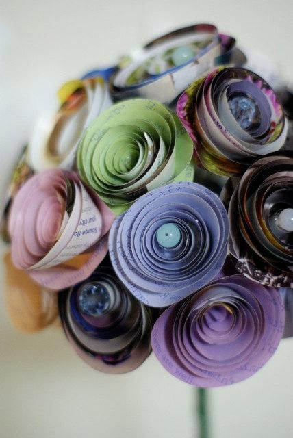 FLORES DE PAPEL RECICLADO PARA EL DÍA DE LOS ENAMORADOS