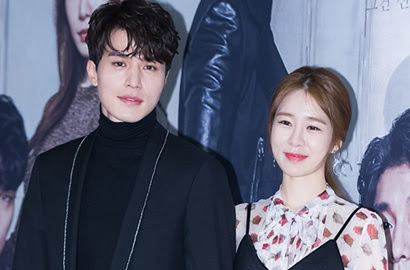 Lee Dong Wook Juga Akrab Syuting 'Goblin' dengan Yoo In Na, Tak Kalah 'Mesra' HorasSumutNews.com - Berita Terkini Terbaru Hari Ini -"The Lonely, Shining Goblin" atau "Guardian: The Lonely and Great God" terus memukau penonton dengan chemistry para pemainnya. Tak hanya bromance yang bikin kepincut tapi juga kehadiran Yoo In Na yang mendekati Lee Dong-wook. 