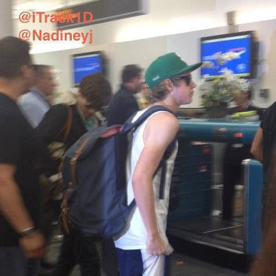 Niall hace media hora en el aeropuerto. (02/07)