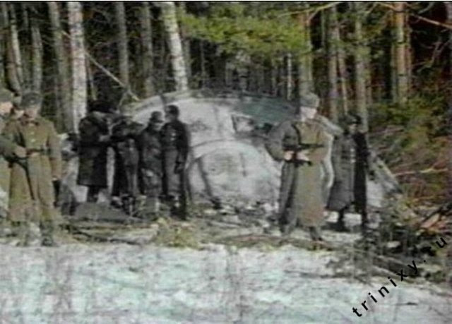 Konon, tahun 1968, UFO jatuh di sebuah hutan di wilayah kekuasaan 
Uni Soviet. Mayat alien kabarnya sempat dikeluarkan dari pesawat dan 
diotopsi. Sayangnya info tentang ini sangat rahasia/sumber 
foto:http://www.zamandayolculuk.com/cetinbal/russiaufocrash.htm