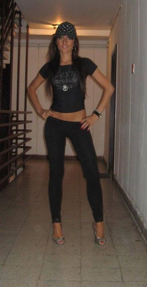 Tight Pants (60 pics)