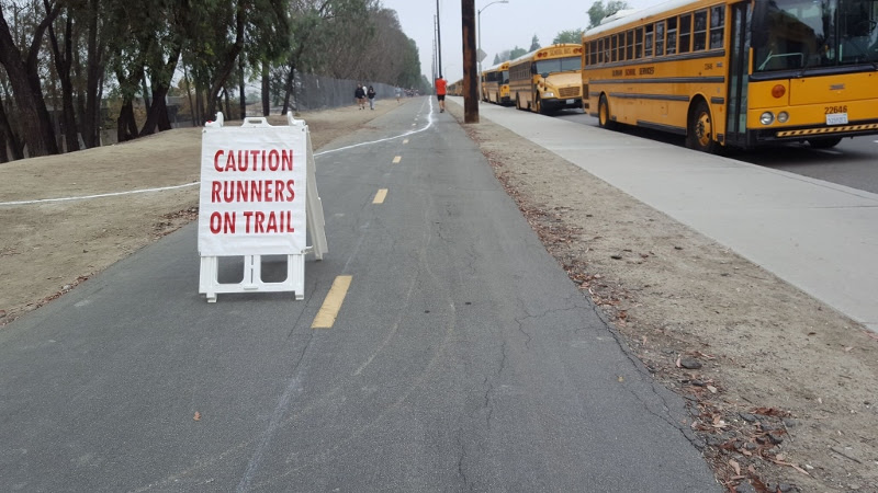 runners-on-trail-blog-800x450