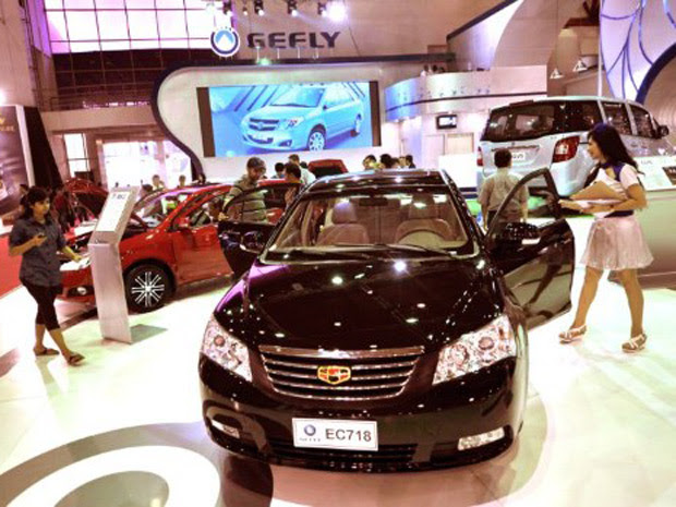 Chinesa Geely tamb�m marcou presen�a com o sed� EC718 (Foto: Bay ISMOYO/AFP)
