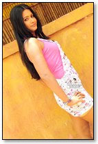 Divya Showing Her Thighs