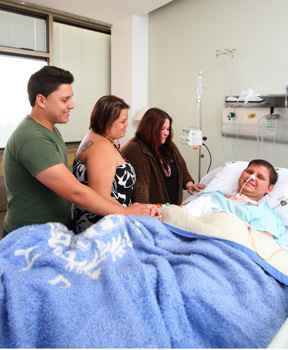 Lucas com os irmãos e a mãe: força sempre presente (Paulo Paiva/DP/D.A Press)