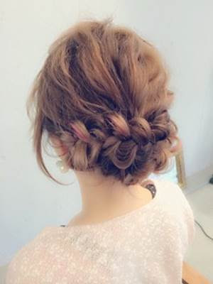 小学校の卒業式でミディアムヘアの母親におすすめの髪型7選 暮らしに役立つ情報局