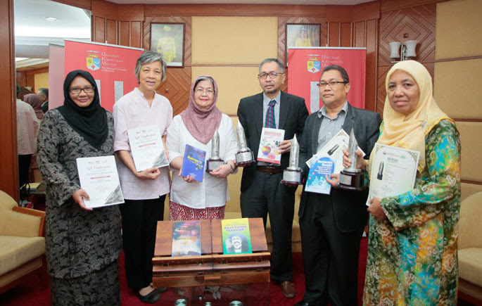 UKM Menang Empat Anugerah Buku Negara 2018 dan 1 Anugerah ...