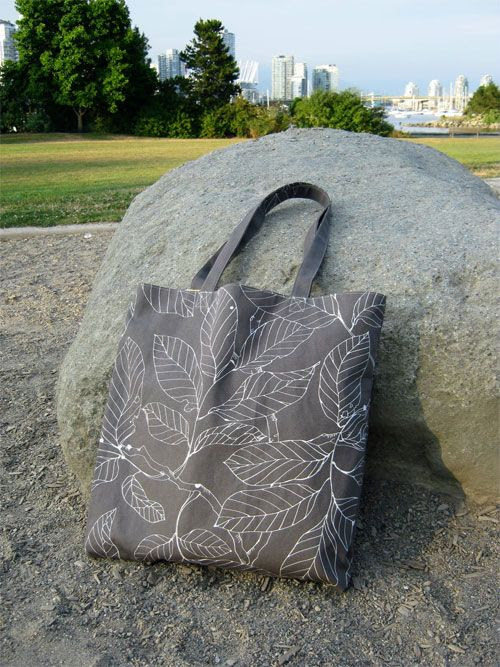 Free Bag Pattern and Tutorial - Simple Lined Tote Bag