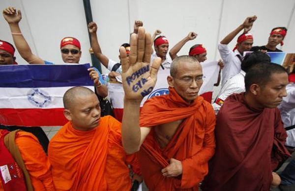 Polisi Myanmar Malah Kabur Saat Teroris Budha Serang Muslim Rohingya