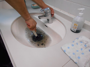 洗面台が詰まったらまずラバーカップ トイレ診断士達のブログ