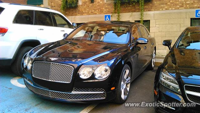Bentley Mulsanne spotted in Old Québec, Canada on 08/21/2015, photo 2