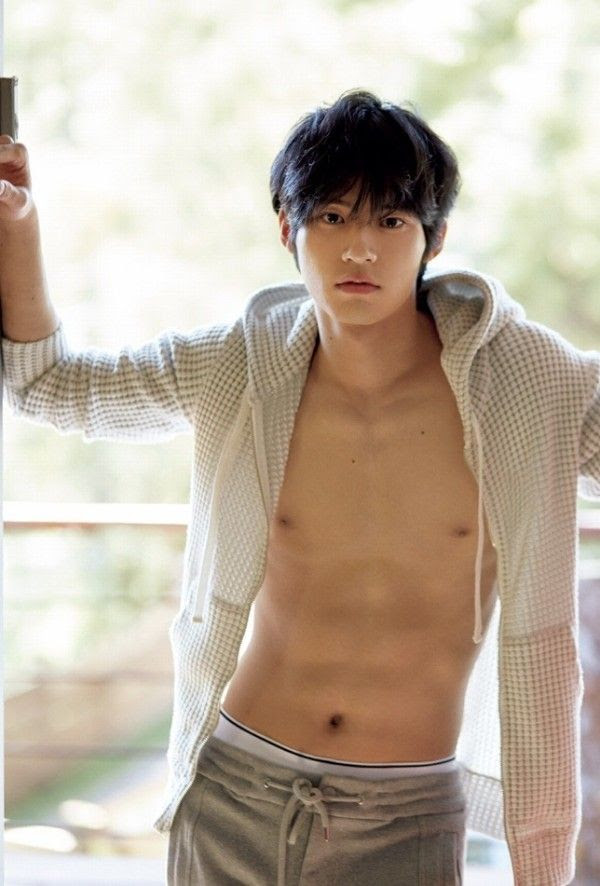 実は脱いだら細マッチョ 横浜流星 岡田健史ほか人気若手俳優たちの肉体美 Funlifehack