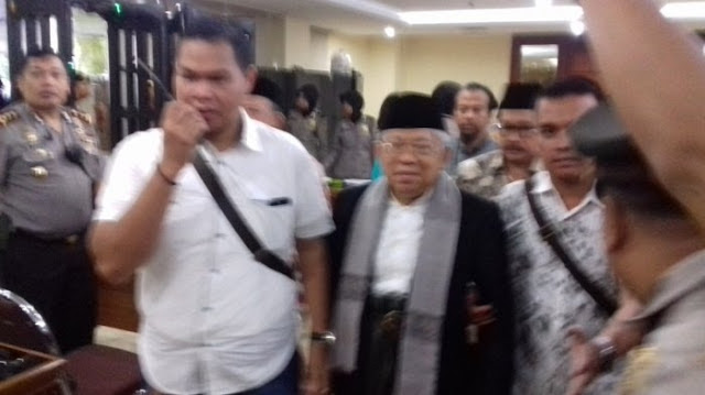 Tim Kuasa Hukum Ahok Bakal Cari Tahu Motif Keluarnya Fatwa MUI http://ift.tt/20kt43r - Berita Kasus Ahok Terkini Terbaru Hari Ini - JAKARTA - Ketua Majelis Ulama Indonesia (MUI) Ma'ruf Amin akan bersaksi dalam persidangan kasus dugaan penodaan agama dengan Terdakwa Basuki Tjahaja Purnama (Ahok).