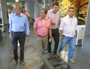 Delegação Costa Rica Vila Belmiro (Foto: Antonio Marcos)