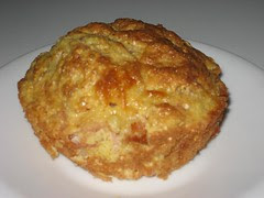 MUFFINS DE JAMON Y QUESOS