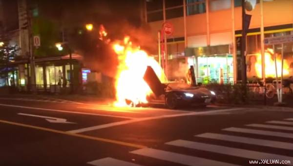  Nghi thức đốt xe đã tồn tại hơn 20 năm tại Pháp.