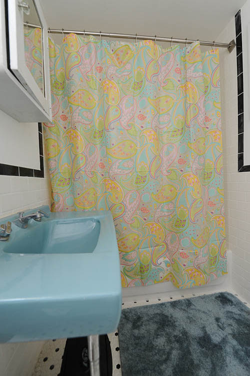 Laura's adorable summer cottage kitchen: Old Youngtowns find a ...