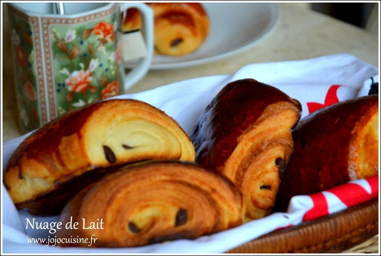 Pain Au Chocolat Brioche Ou Chocolatine Briochee Nuage De Lait