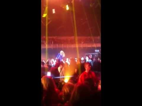 Guy slaps Beyonces ass, and she put him in his place! 