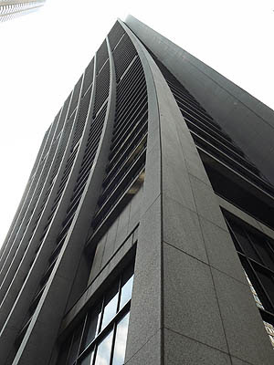 building tordu.jpg