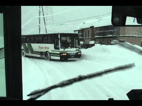 松山から大阪へ向かう表示の阪急の高速バス Vidoemo Emotional Video Unity