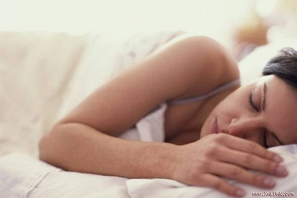  Em nói em quá ám ảnh những gì tôi đã làm với cô gái kia trong video nên không còn cảm xúc gì với tôi nữa. (Ảnh minh họa)