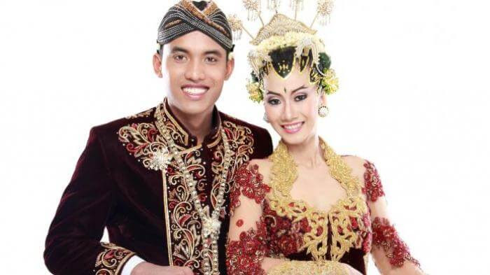 34 Pakaian Adat beserta Nama dan Asal Provinsinya di Indonesia 34 Pakaian Adat beserta Nama dan Asal Provinsinya di Indonesia
