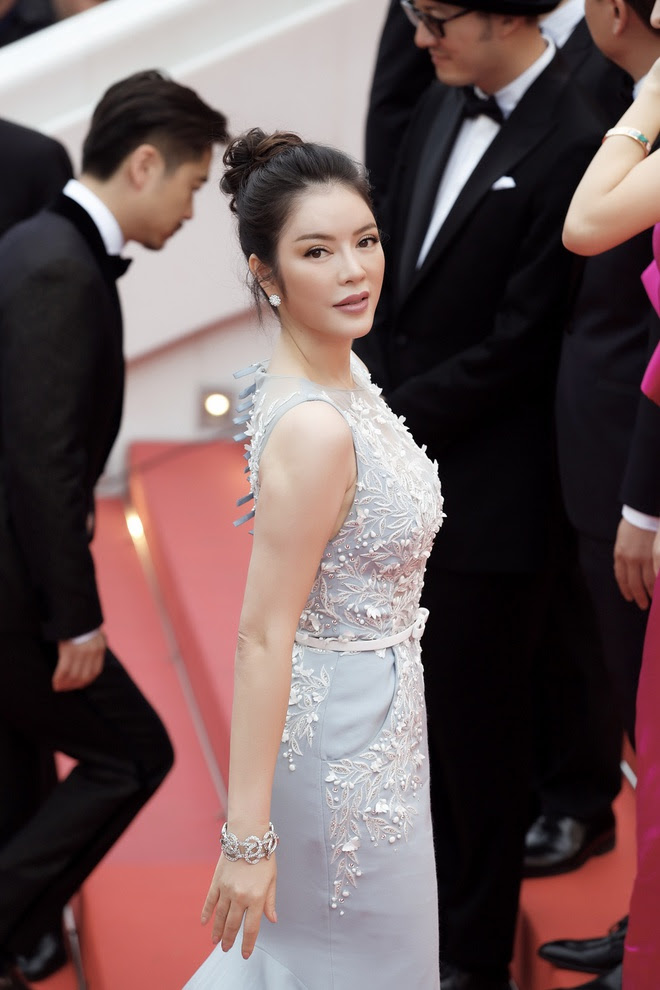  Lý Nhã Kỳ có thương hiệu hơn 4 tỷ cây tuyệt đẹp trên thảm đỏ tại LHP Cannes - ảnh 8 "title =" Lý Nhã Kỳ Nhãn hiệu hơn 4 tỷ cây tuyệt đẹp trên thảm đỏ tại LHP Cannes - "= PHOTOID" 8. ảnh "rel =" lightbox 436d0280-3c2a-11e7-a53c-67d623048530 "type =" "style =" ảnh max-width: 100%; " Dữ liệu ban đầu = "http://ift.tt/2qXTDTP; width = "" height = ""> </div> <div class=