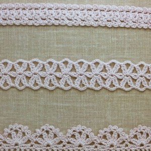 手作りの花のカチューム かぎ針編みのブレードの編み図をアレンジ